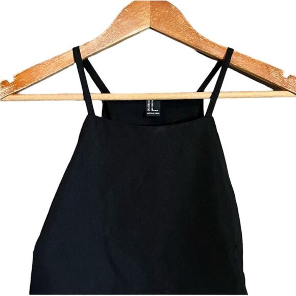 3 for $30! Forever 21 black cropped tank top - Picture 2 of 8